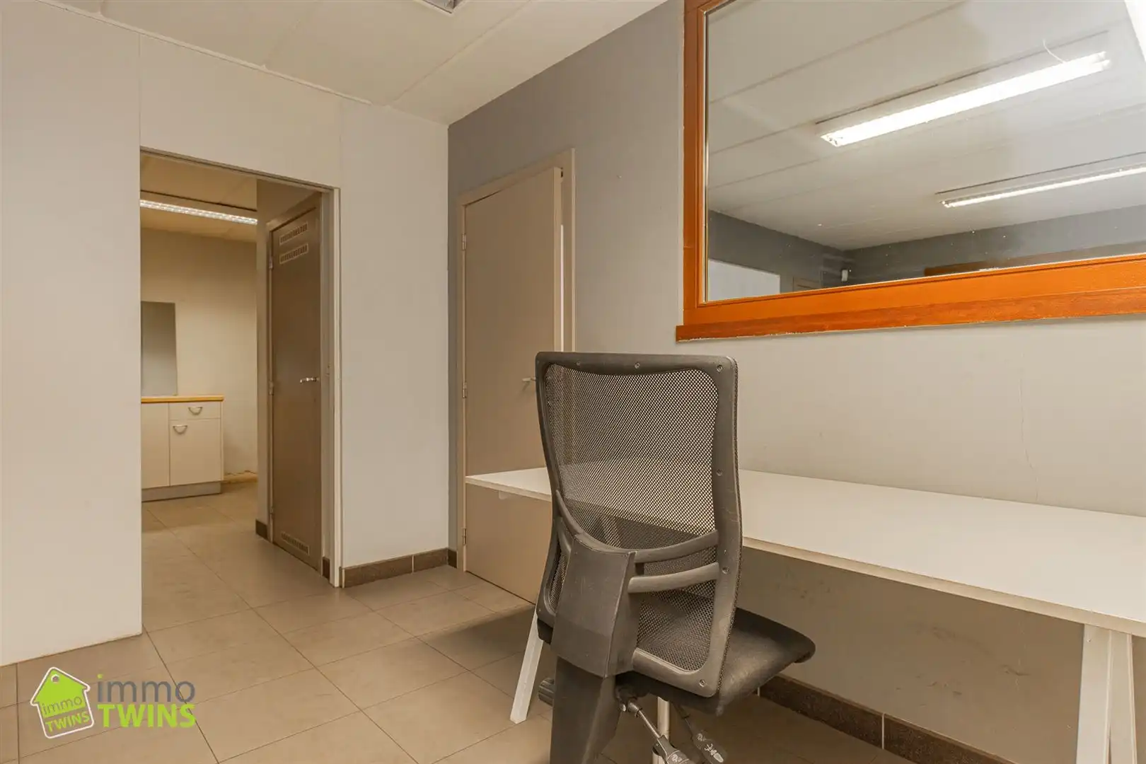 Uitzonderlijk ruim industrieel magazijn van ca. 6.900 m² te huur in Schoonaarde foto 7