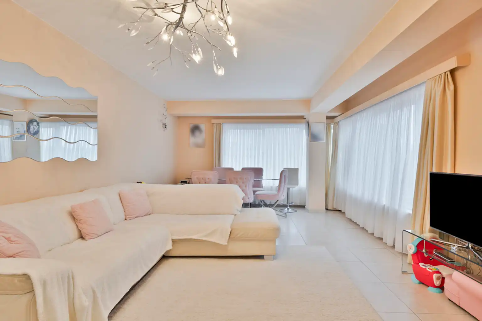 Instapklaar 1 slaapkamer lichtrijk en modern hoekappartement foto 2