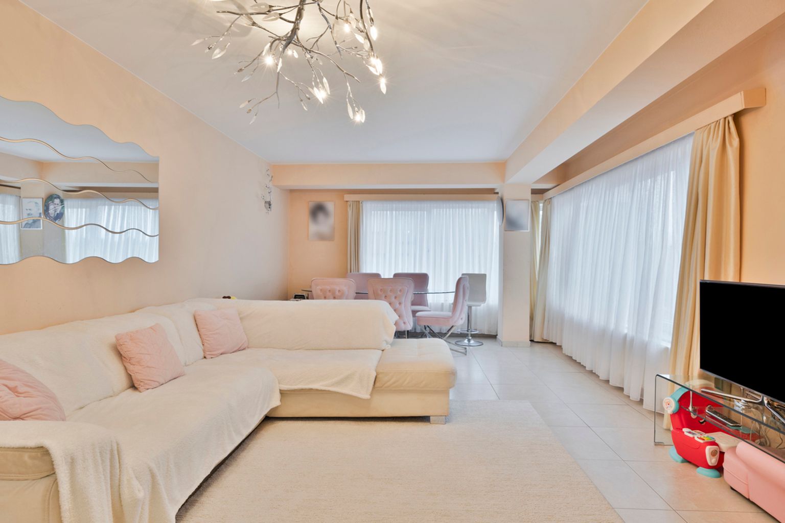 Instapklaar 1 slaapkamer lichtrijk en modern hoekappartement foto 2