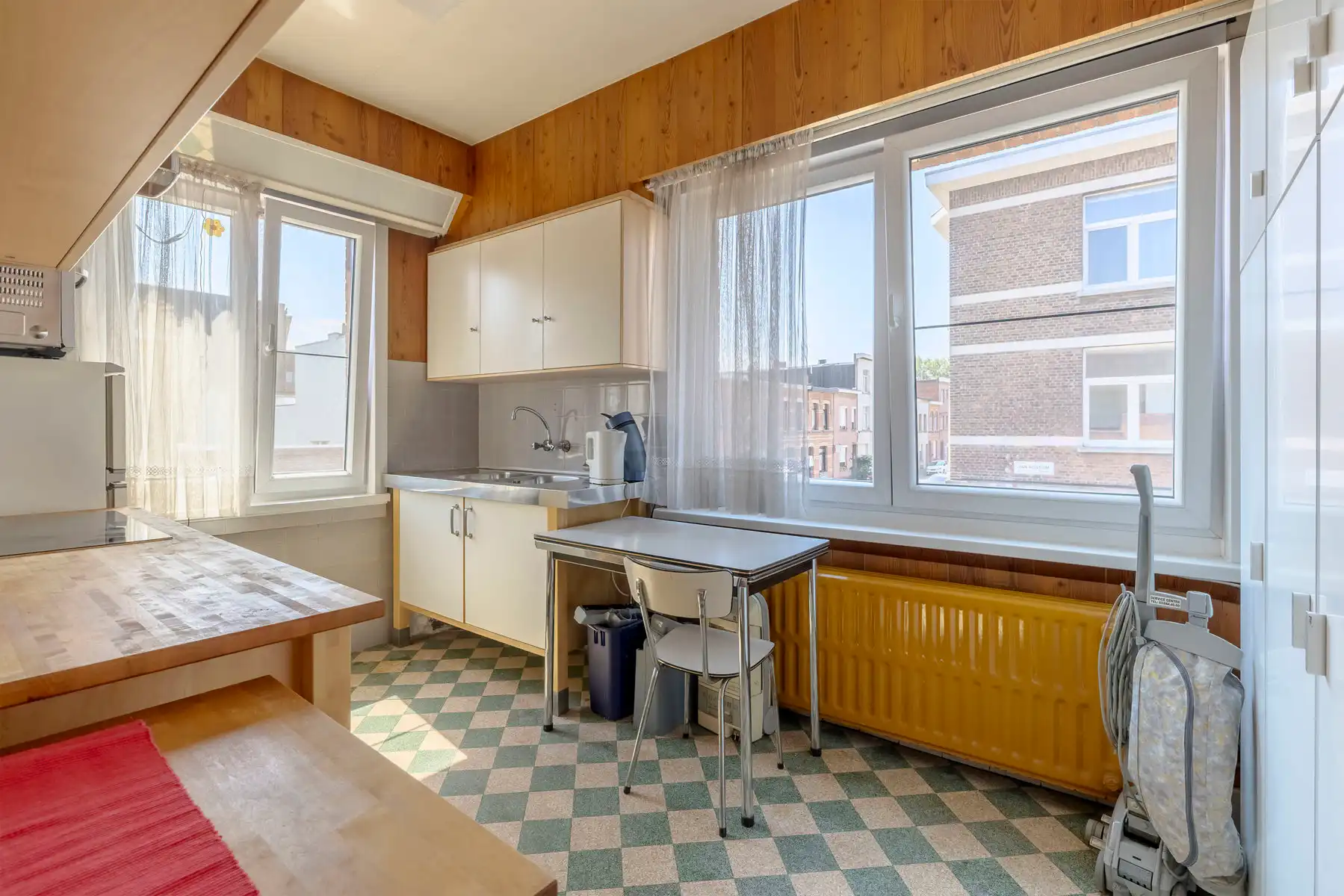 Te renoveren appartement met ruim magazijn/garage foto 14