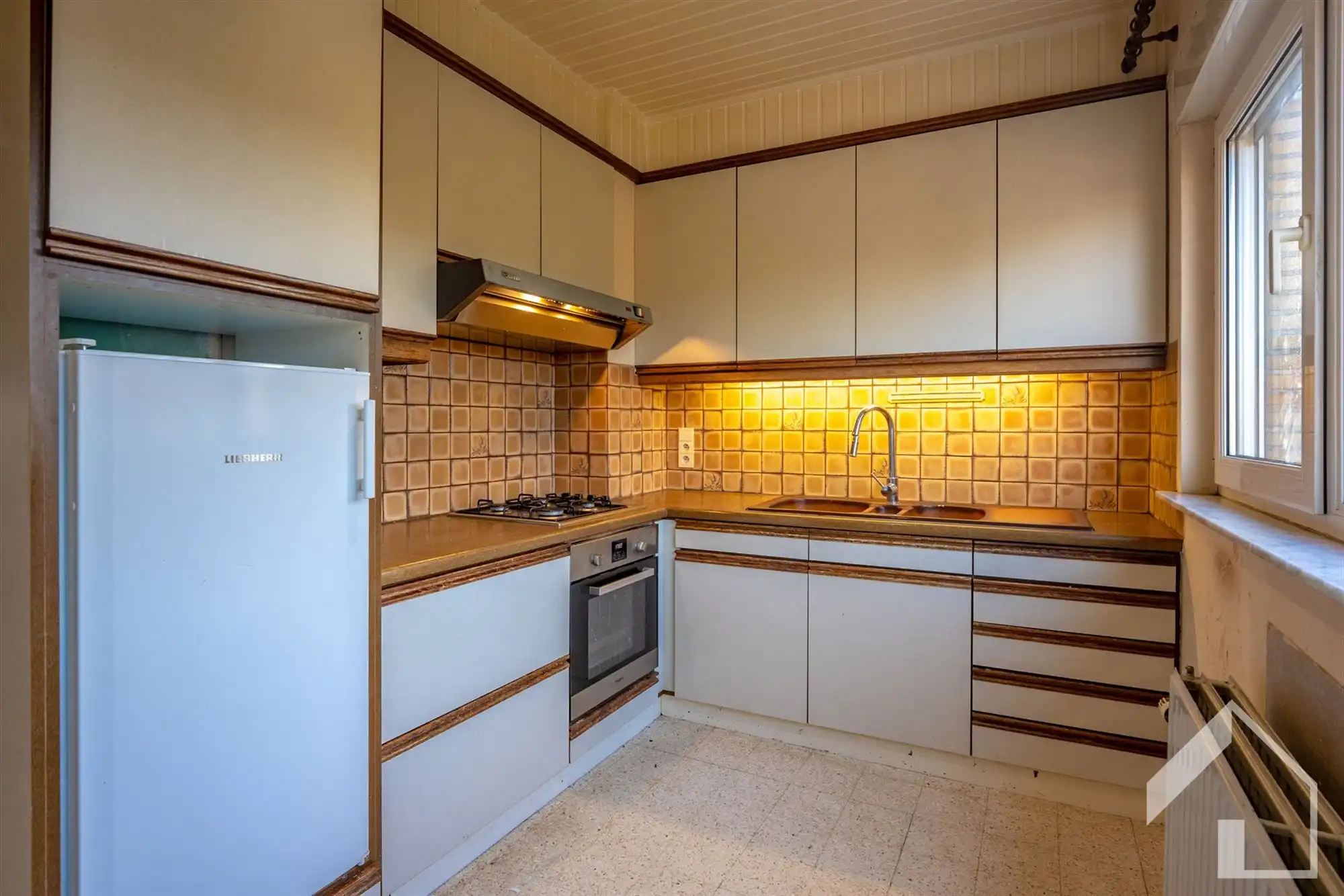 Op te frissen gezinswoning in centrum Stabroek foto 9