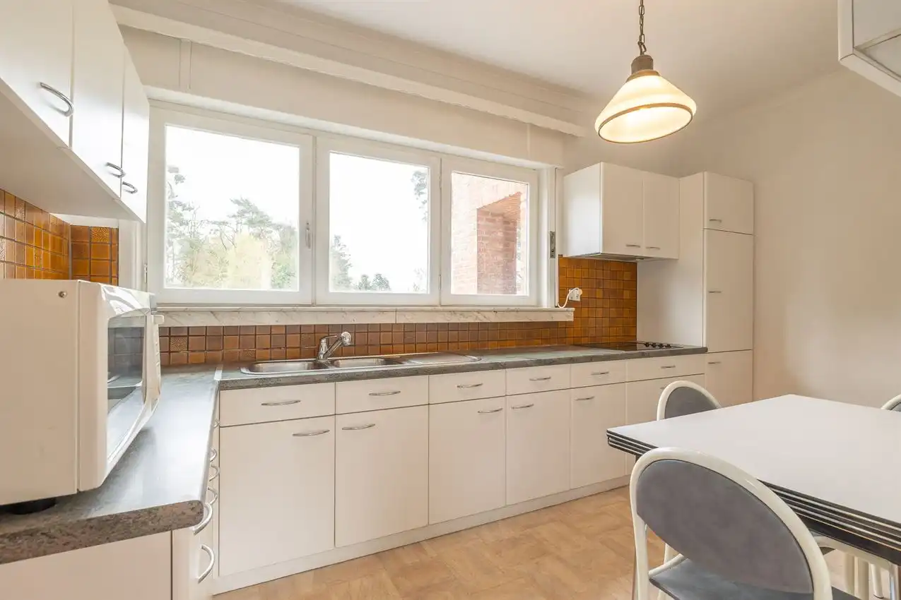 Gusting gelegen woning met 3 slpk, garage en tuin foto 8