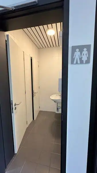 Opgefriste kantoorruimte te huur aan N70 in Lochristi foto 18