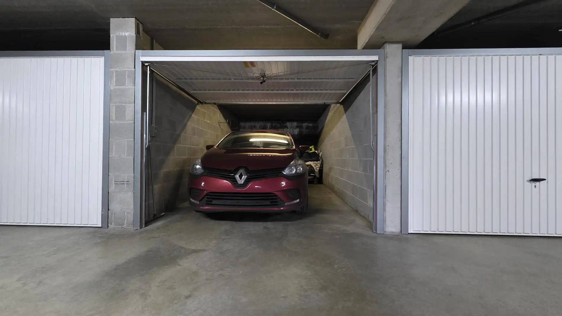 Ruim gelijkvloers appartement met tuin en garage foto 13