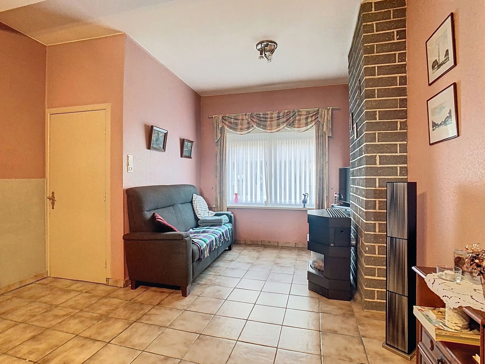 Centraal gelegen, Te renoveren Woning met 2 SLPK én Tuin! foto 3