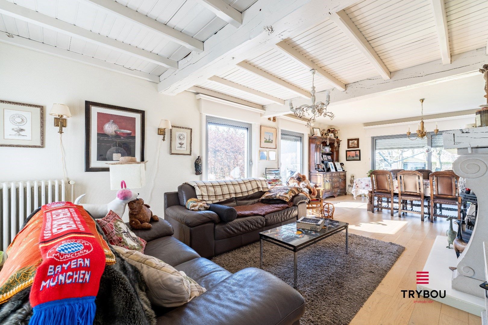 Ruime alleenstaande woning met inpandige garage, magazijn en aangelegde tuin op 1149m² foto 3