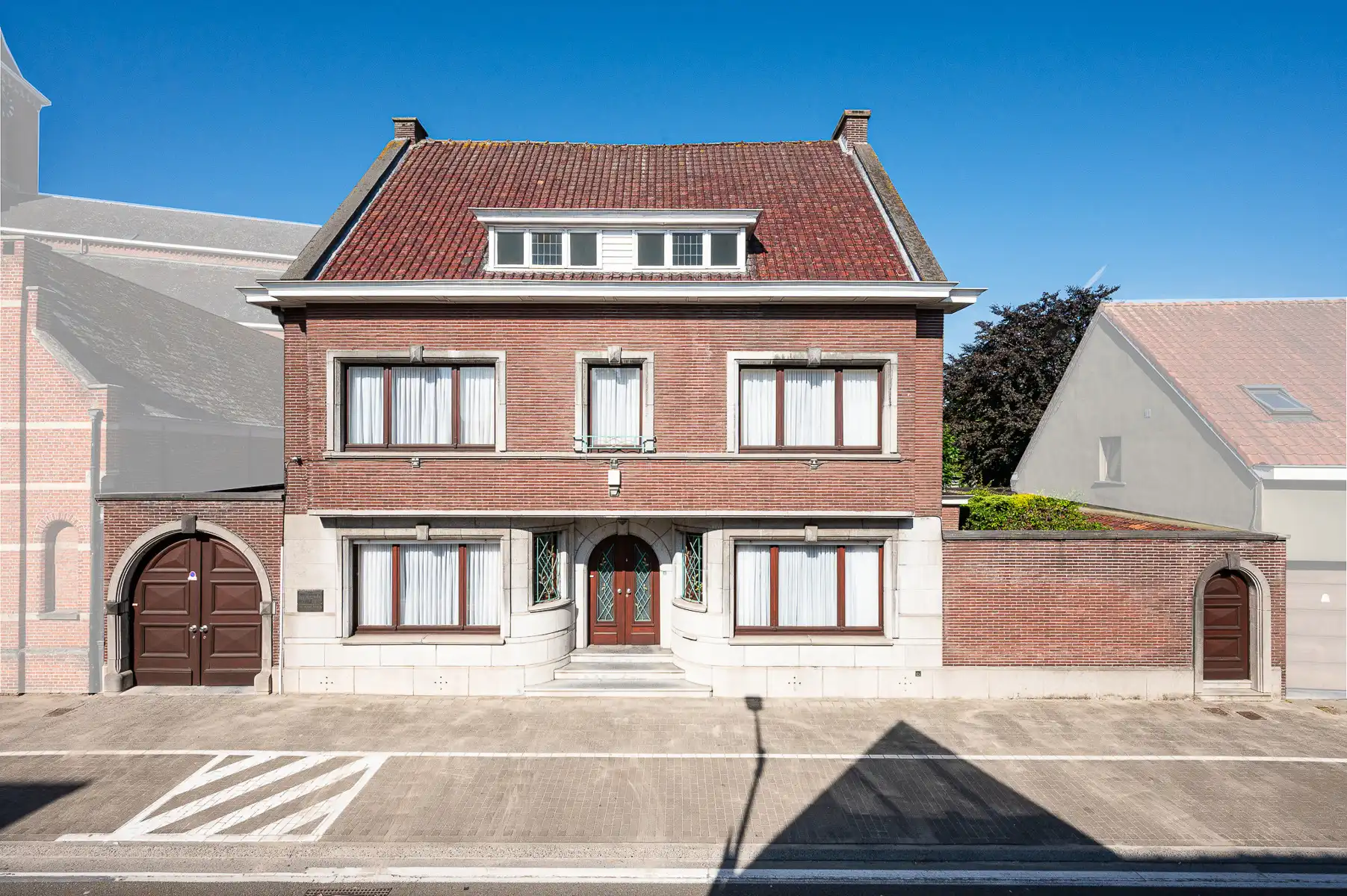Imposante herenwoning + commerciële ruimte hartje Overmere foto 2