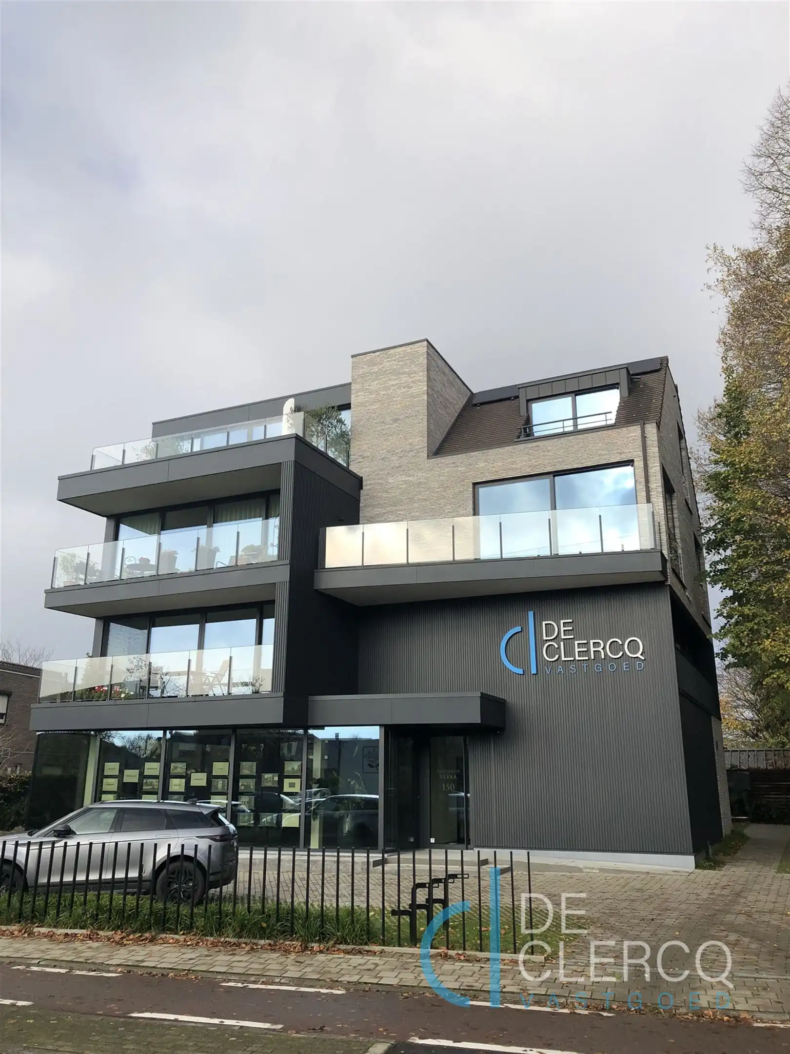 Luxueus duplex-appartement te huur in centrum Lochristi! foto {{pictureIndex}}