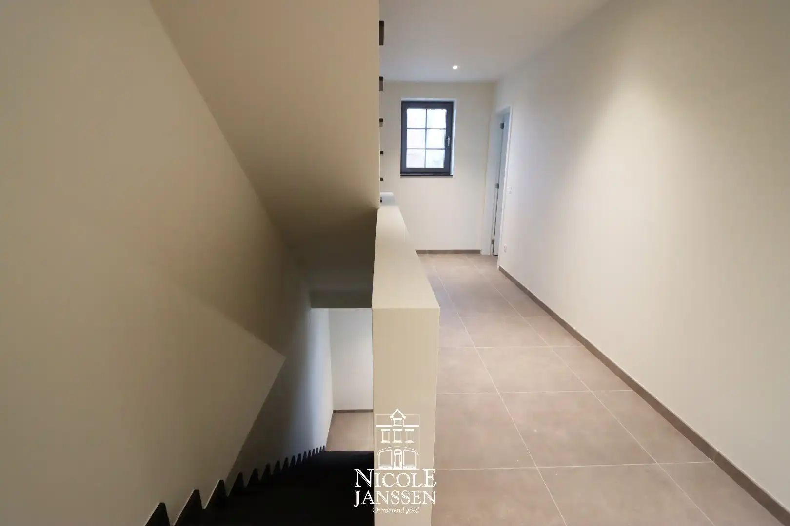 Nieuwbouwwoning met carport foto 9