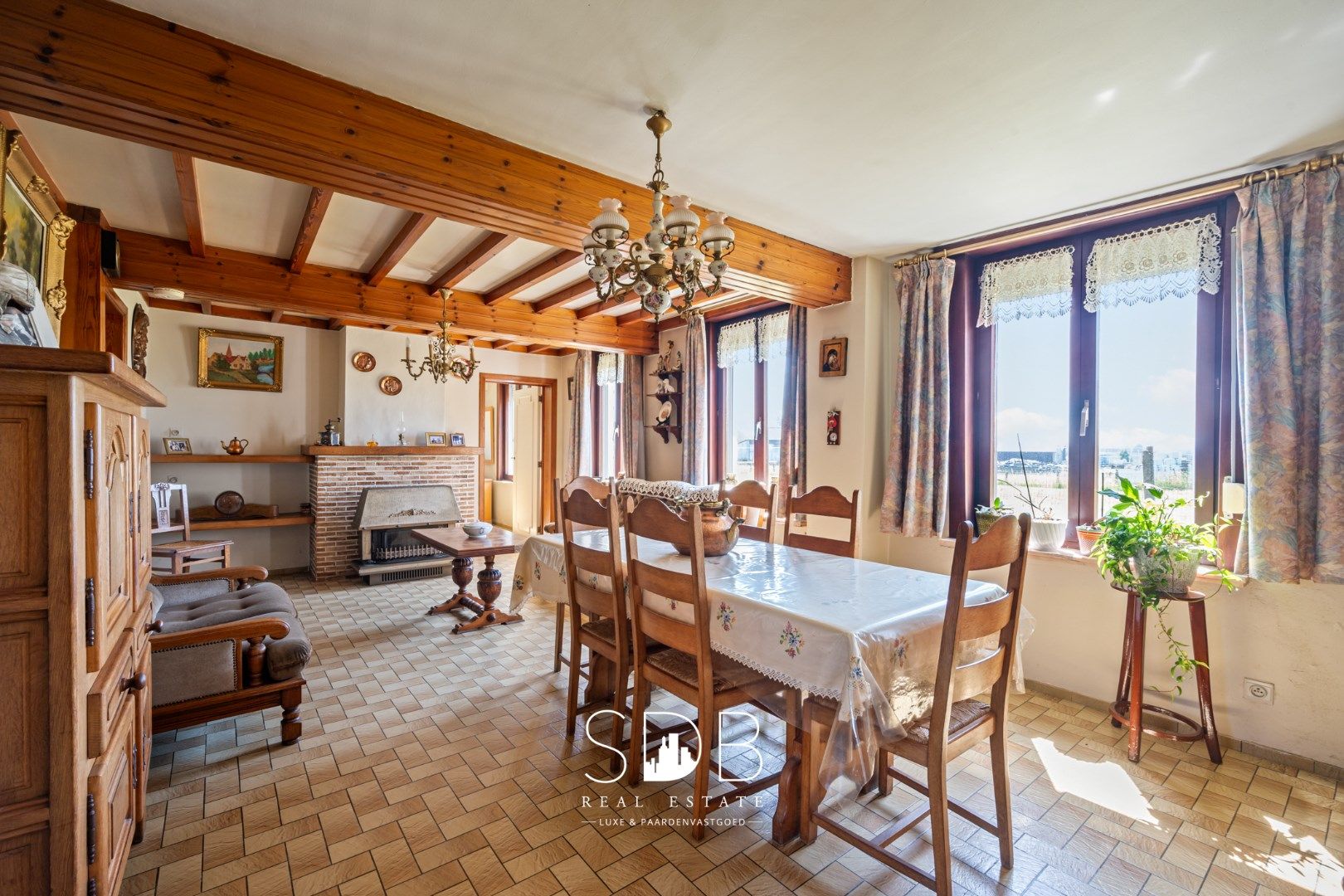 Charmante hoeve met bijgebouwen en graslanden op 27.559m² foto 8