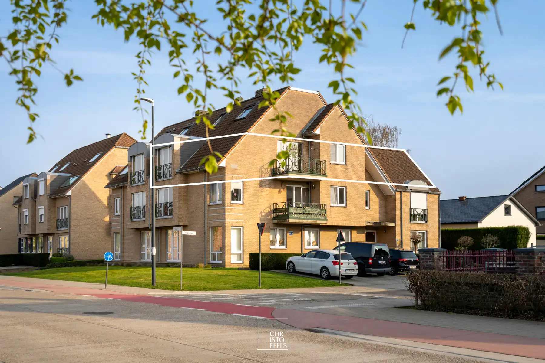 Ruim appartement (134m²) met 2 slaapkamers in Rekem foto {{pictureIndex}}