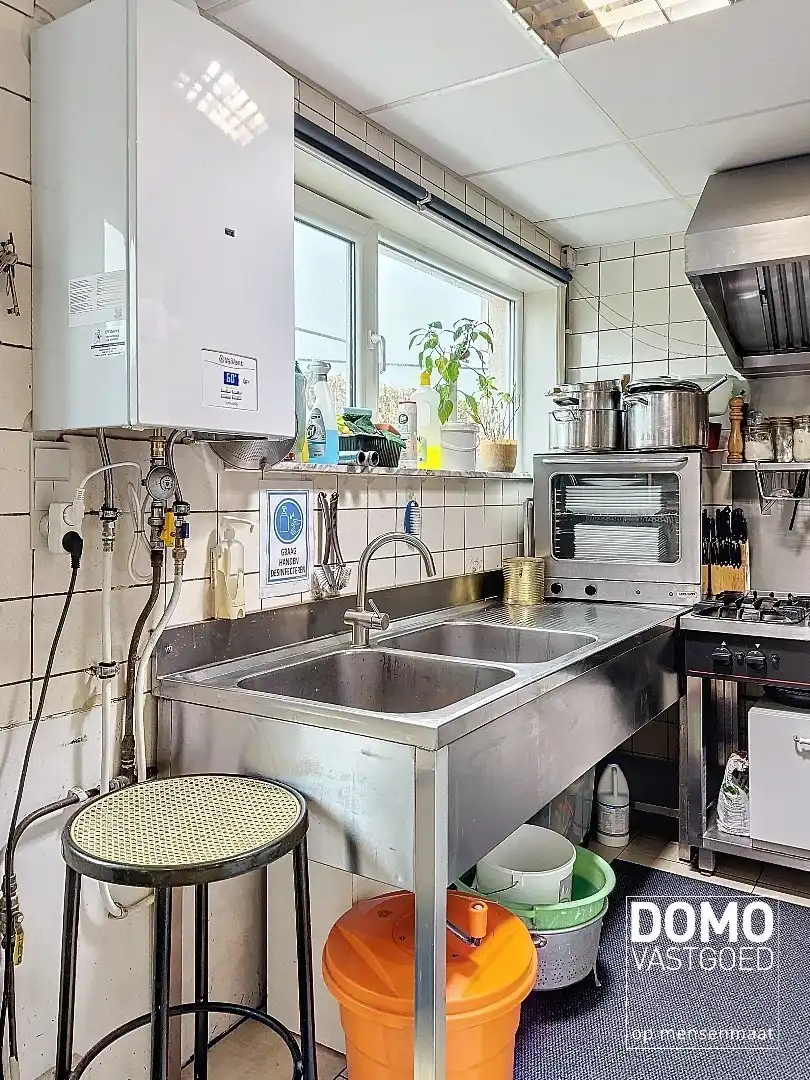 TE HUUR - GOED DRAAIEND RESTAURANT MET FRITUURZAAK EN WOONST foto 14