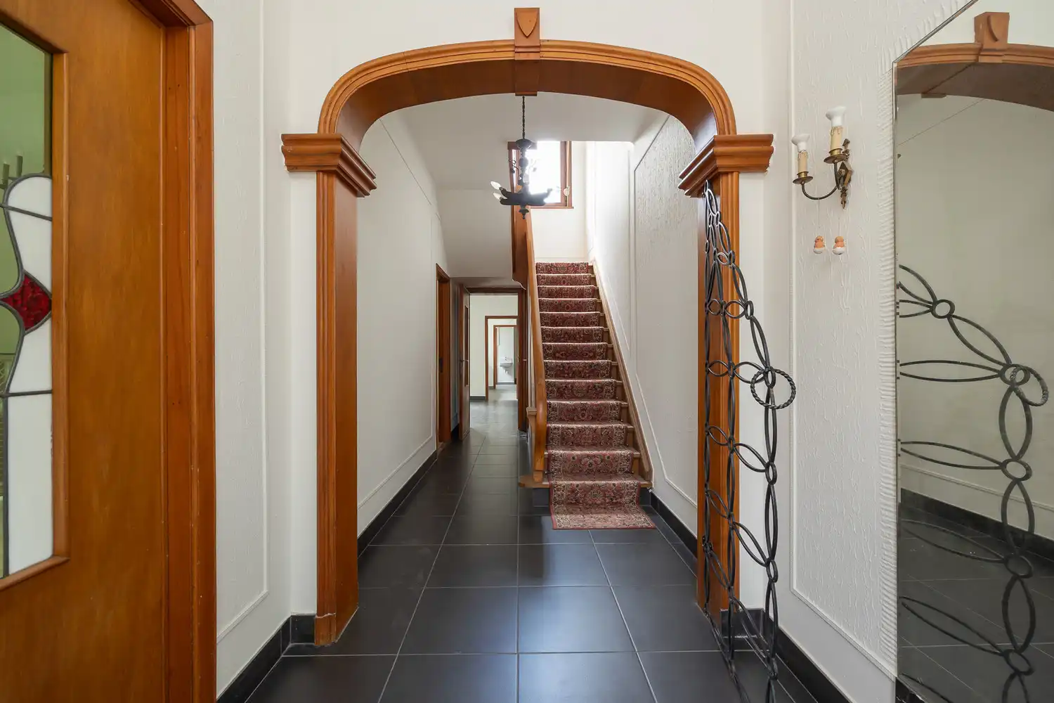 Volledige gerenoveerde gezinswoning (4slk) met ruime tuin foto 2