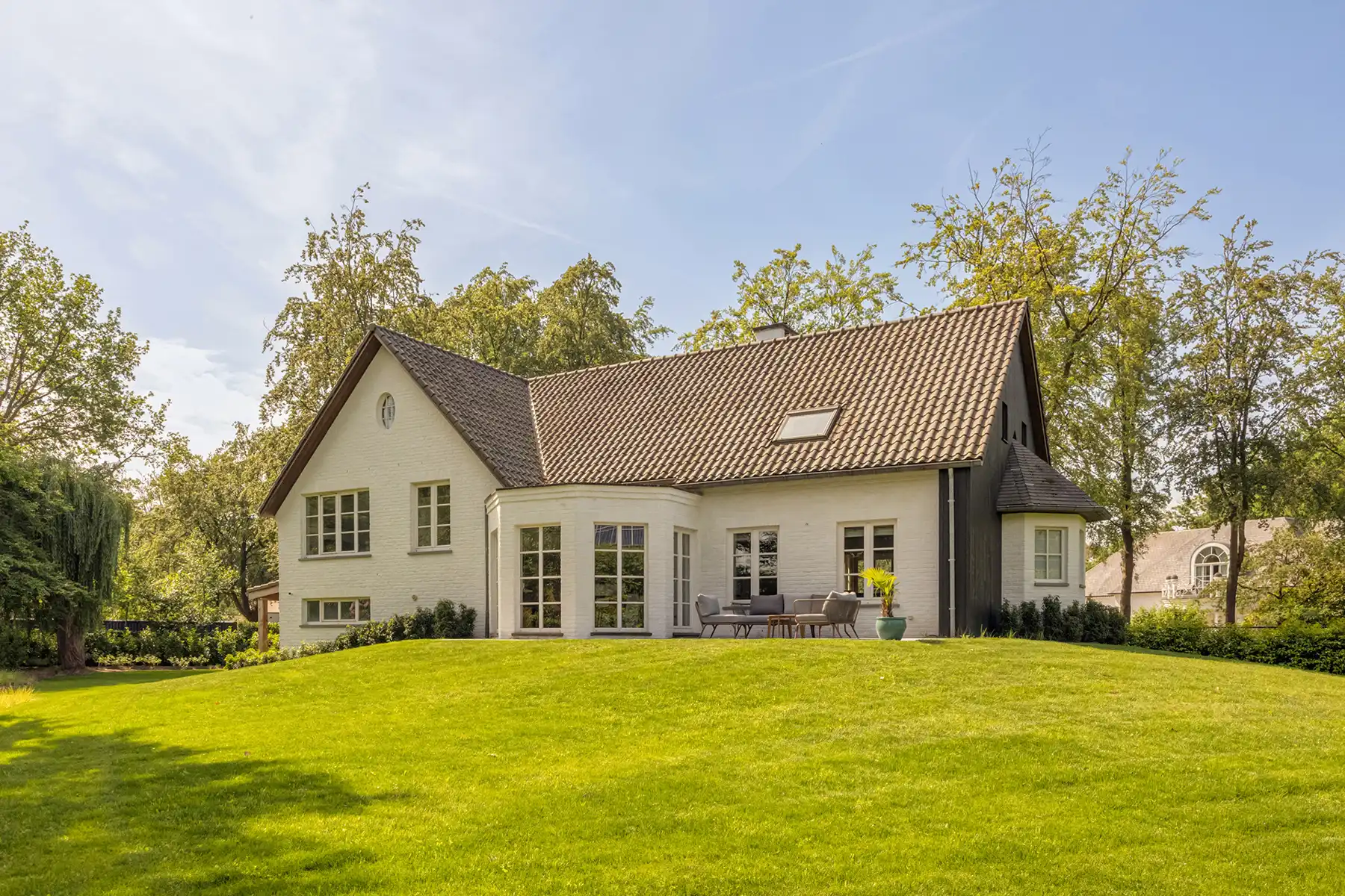TIJDLOZE VILLA OP DE GRENS MET SCHILDE foto 2