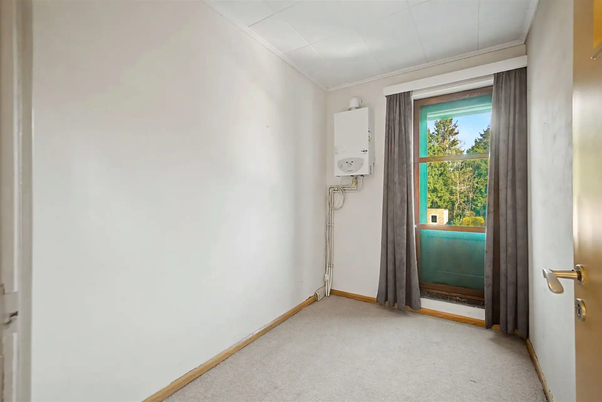 Uitstekend gelegen halfopen bebouwing met ruime oprit, 3 slaapkamers en uitgestrekte tuin foto 16