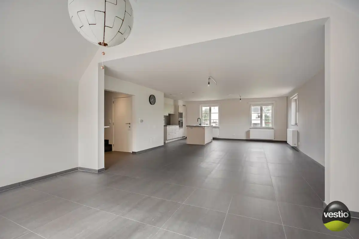 RUSTIG GELEGEN RUIME DUPLEX VAN 178M² NABIJ CENTRUM MUNSTERBILZEN. foto 5
