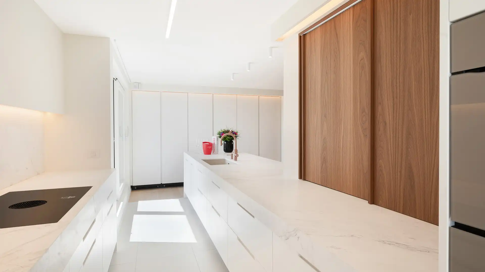 Sublieme zonnige penthouse met ruime terrassen en zijdelings zeezicht. foto 10