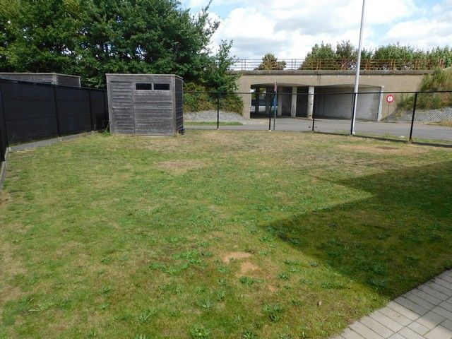 Gelijkvloers appartement met tuin en carport foto 2