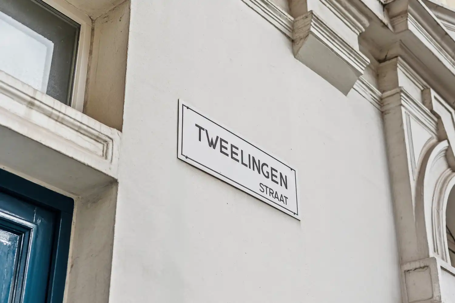 Wonen in een beschermde hoekwoning van Jos Bascourt uit 1894 is wonen in een uniek stuk Zurenborg, zonder renovatieplicht foto 4