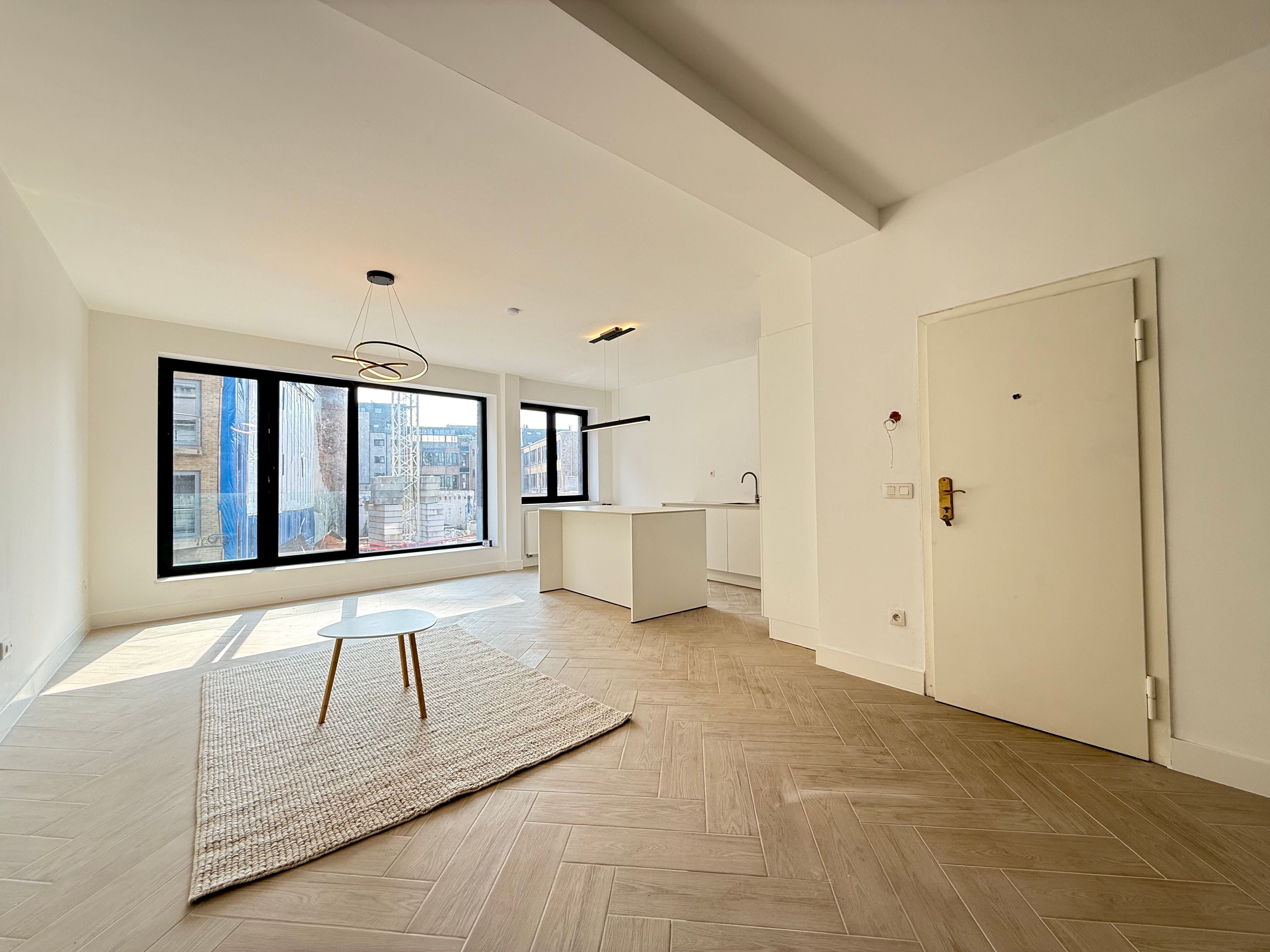 Subliem gerenoveerd appartement met terras foto {{pictureIndex}}
