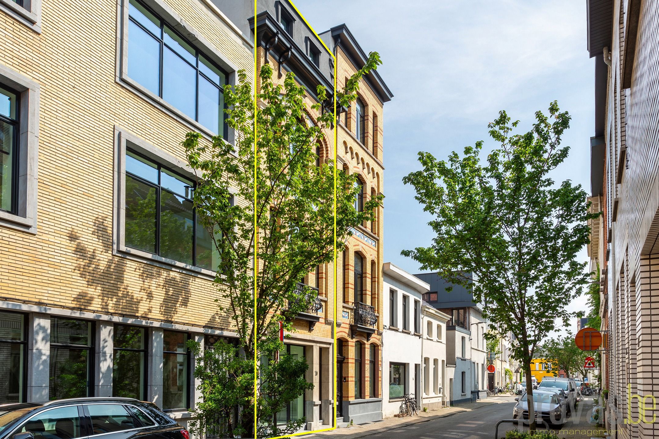 VERNIEUWDE, ENERGIEZUINIGE WONING MET STADSTUIN & TERRAS foto 2