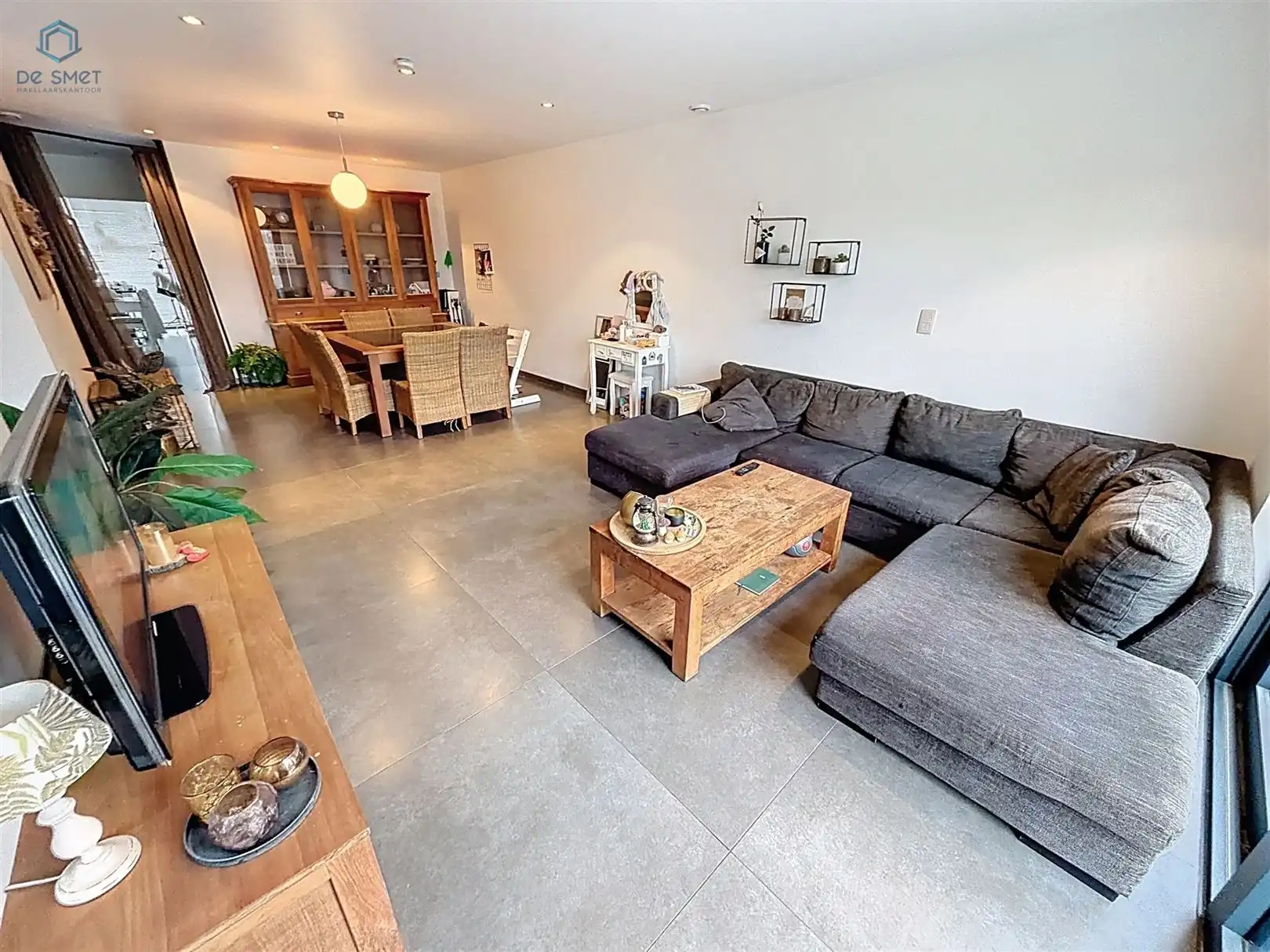 Instapklare nieuwbouwwoning met 3 slaapkamers, commerciële ruimte en ruime zolder foto 3