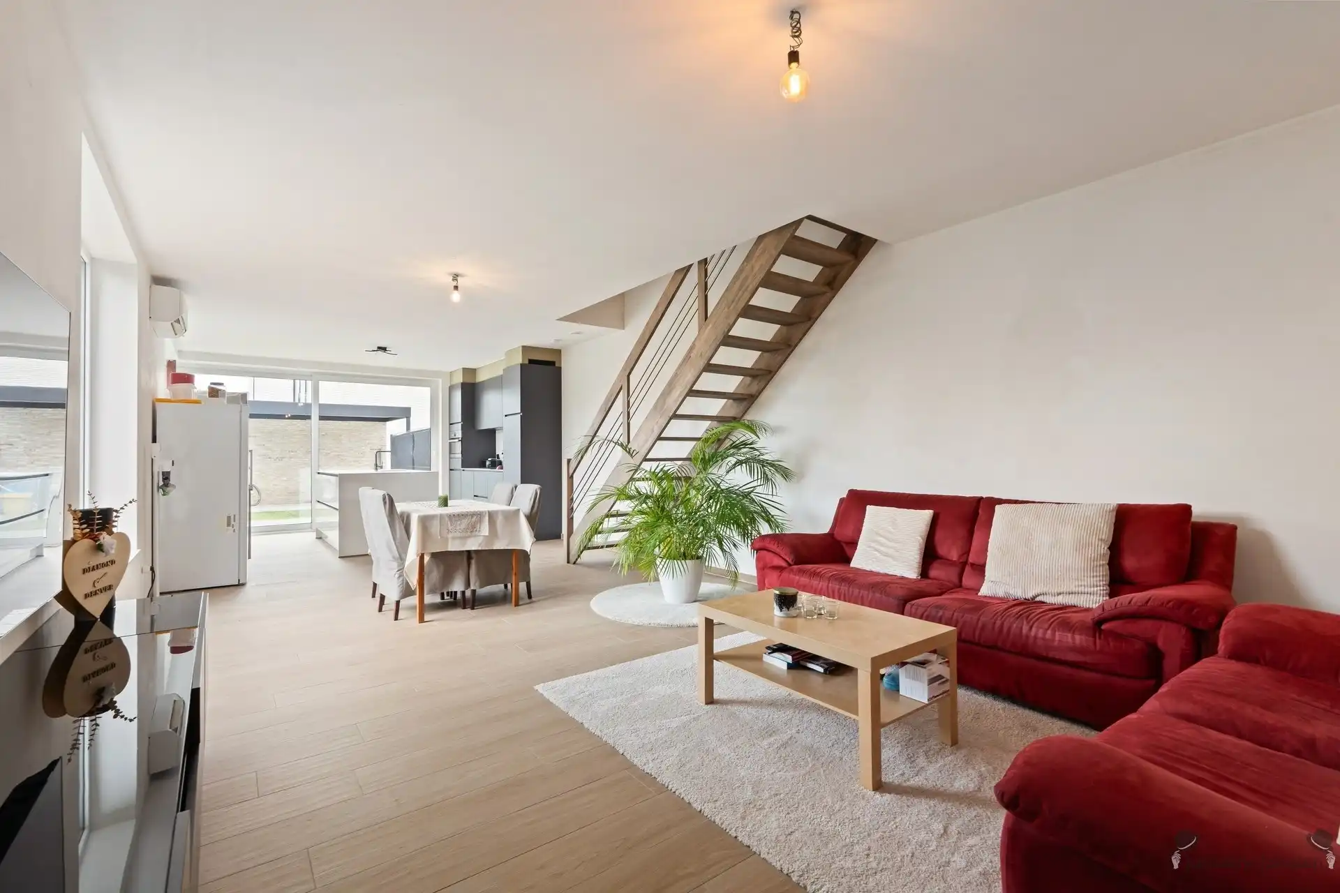Woning met 3 slaapkamers op rustige locatie foto 3