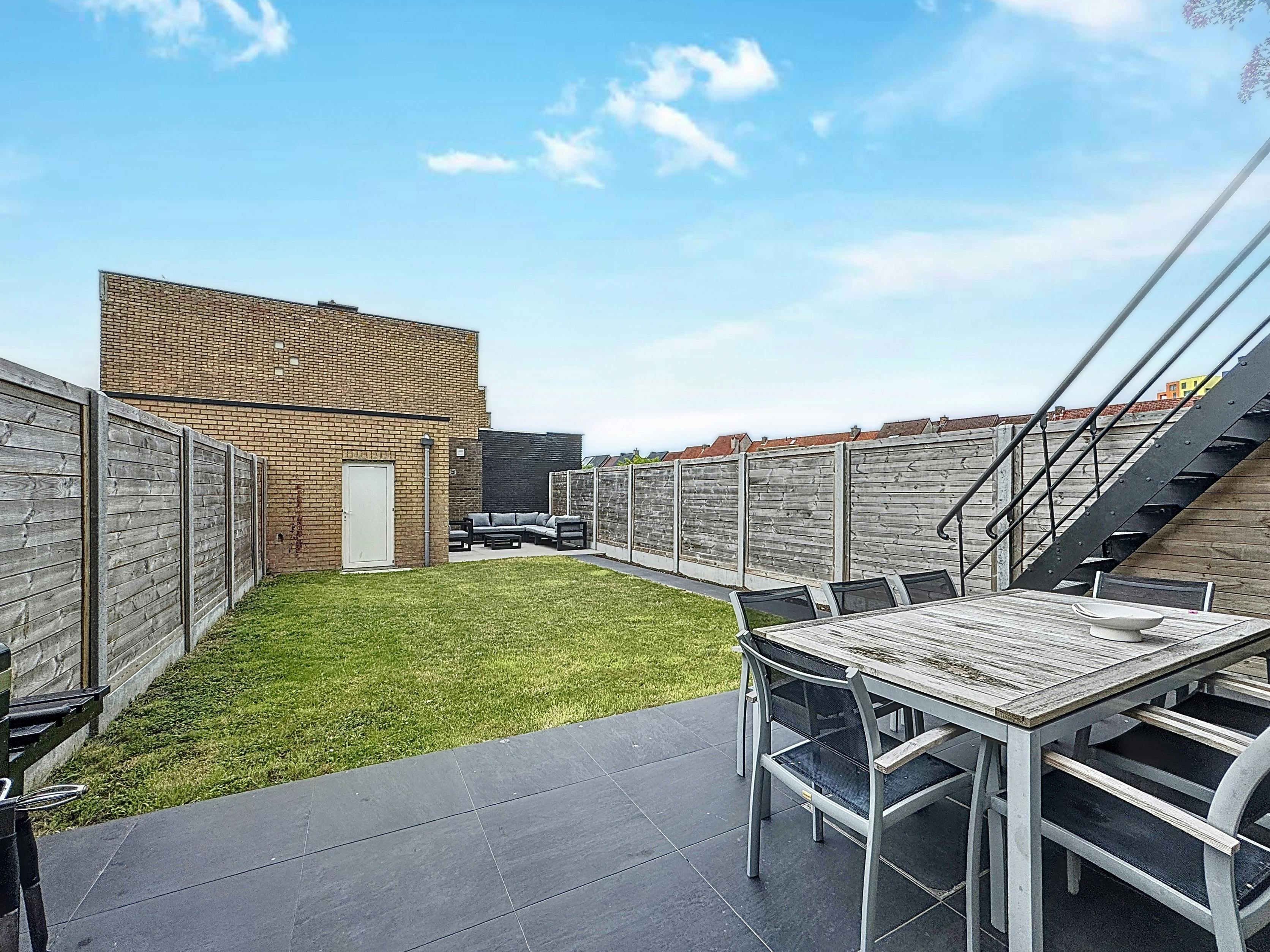 Lichtrijk en instapklaar huis met tuin te koop in Heist foto 3