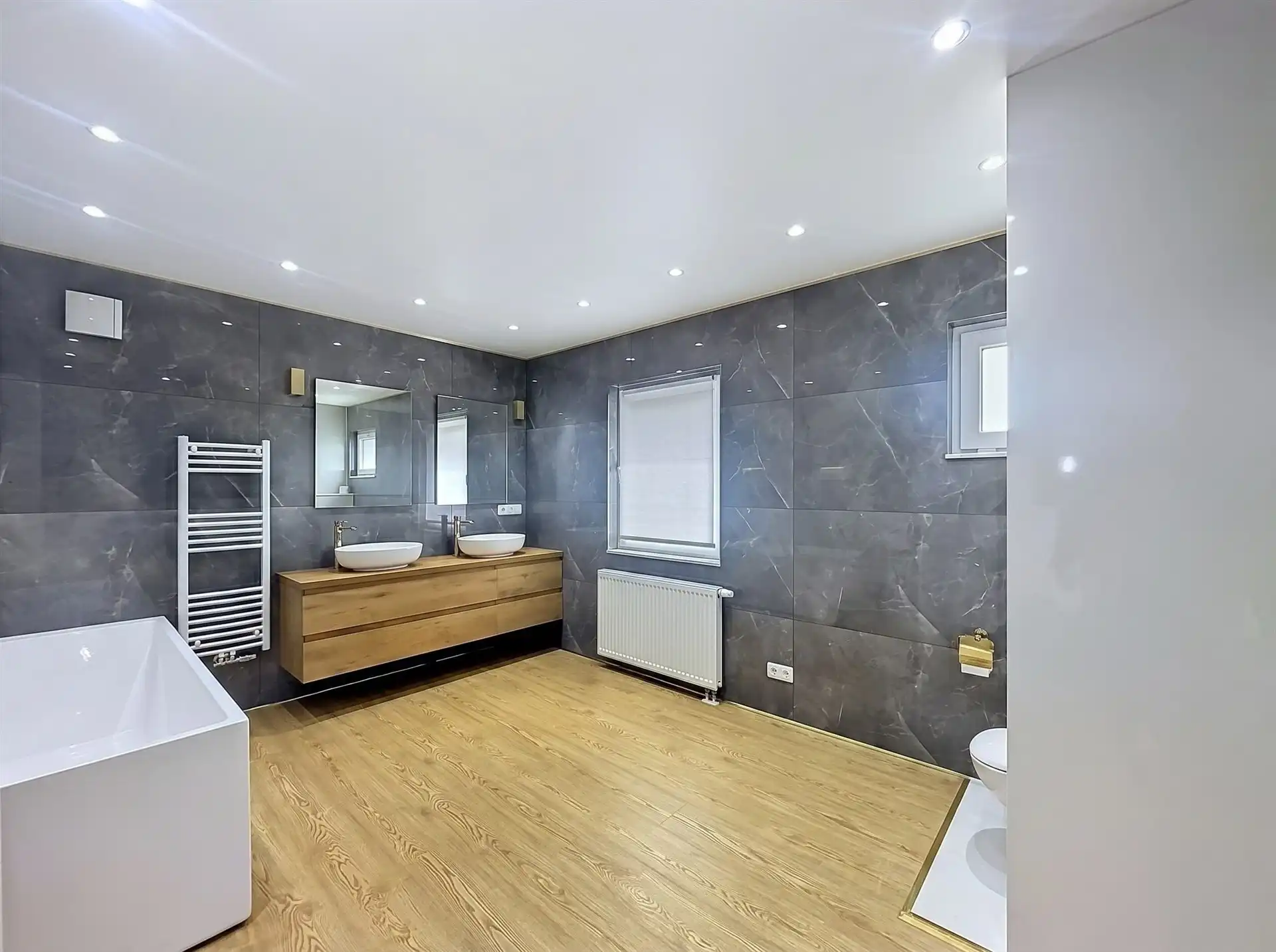 Prachtige instapklare woning met 6 slaapkamers en 2 badkamers! foto 15