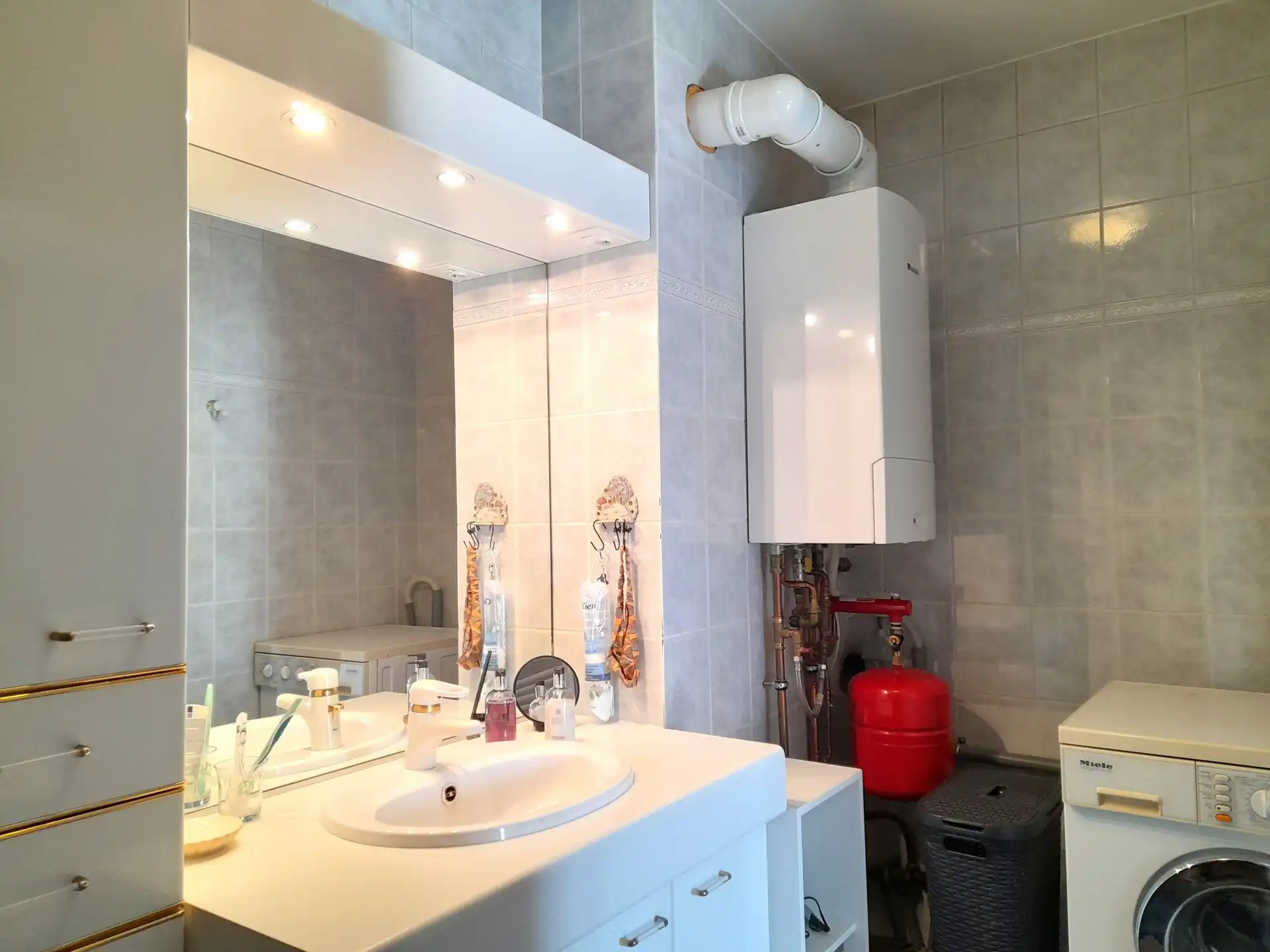 Gerenoveerd en lichtrijk appartement op goede ligging foto 18