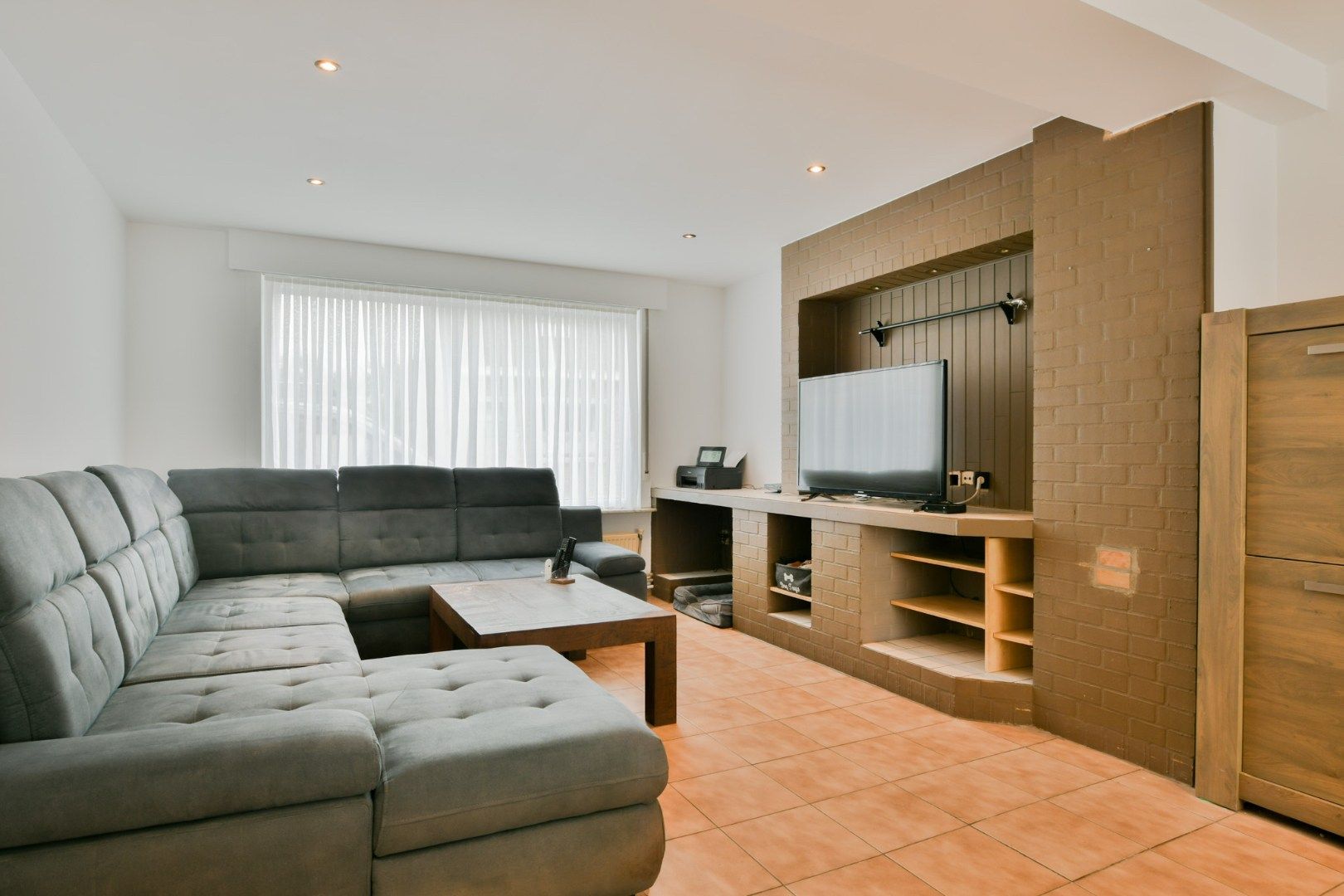 Gerenoveerde woning met 4 slaapkamers in het centrum van Eernegem foto 6