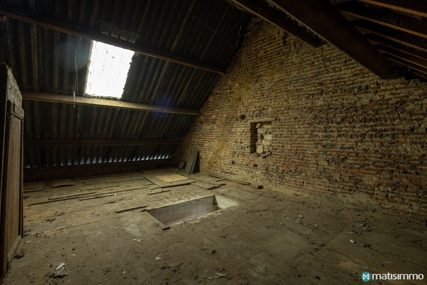 CHARMANTE EENGEZINSWONING MET POORTGEBOUW EN VEEL OPSLAGRUIMTE IN LANDELIJKE OMGEVING VAN HEES (BILZEN) foto 23