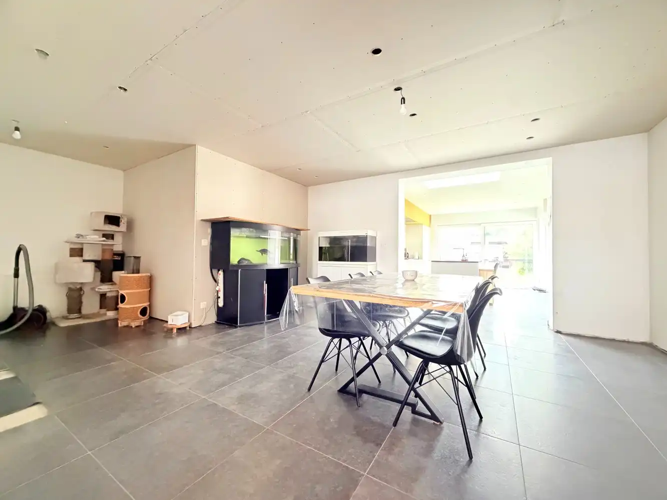 Ruime woning met  4 slaapkamers en gezellige tuin foto 5