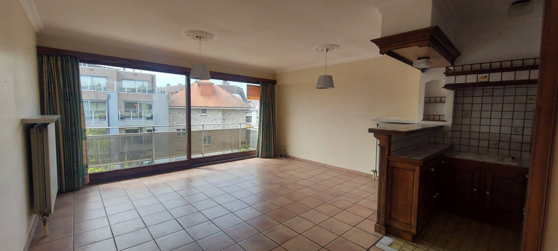 Zongericht en centraal gelegen appartement met 2 slaapkamers te huur te Koksijde foto 2
