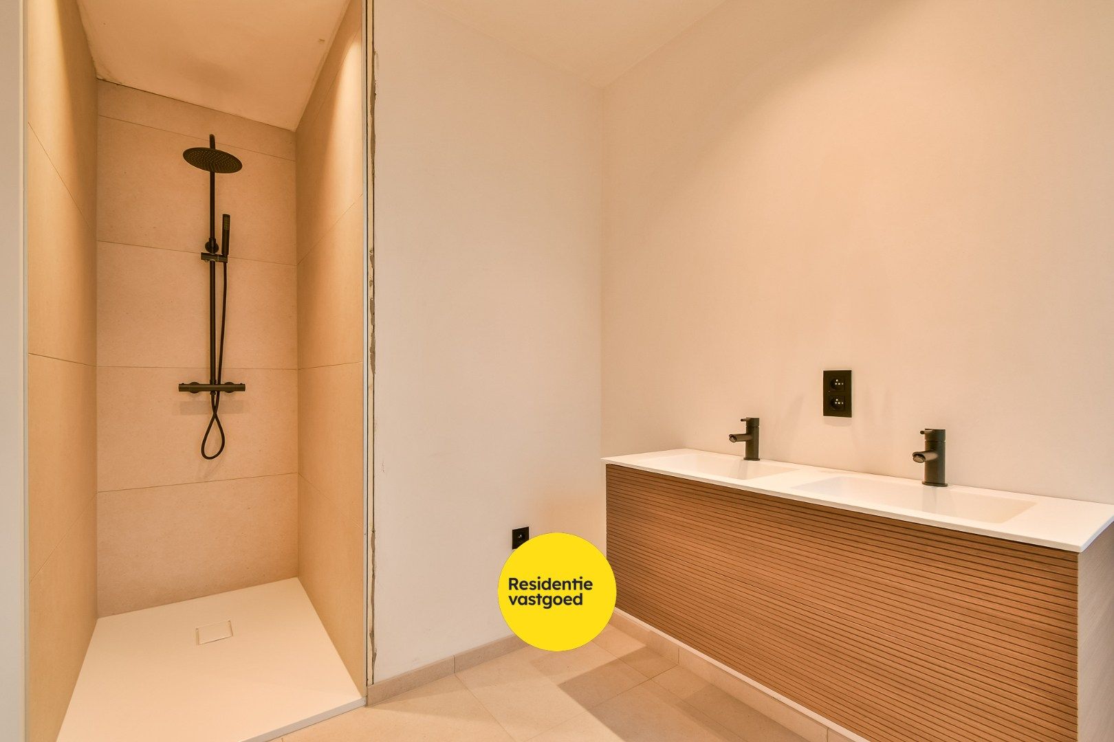 Ruime en kwalitatieve nieuwbouwwoning! foto 20