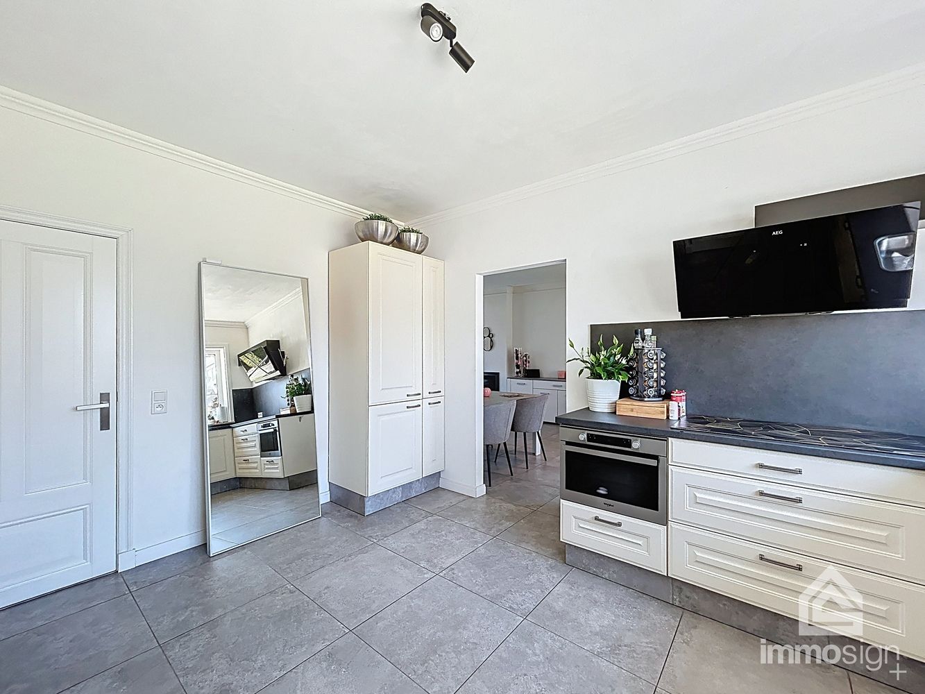 Instapklare gezinswoning met 3 slaapkamers, 2 badkamers, vrijstaande garage en prachtige tuinkamer foto 26
