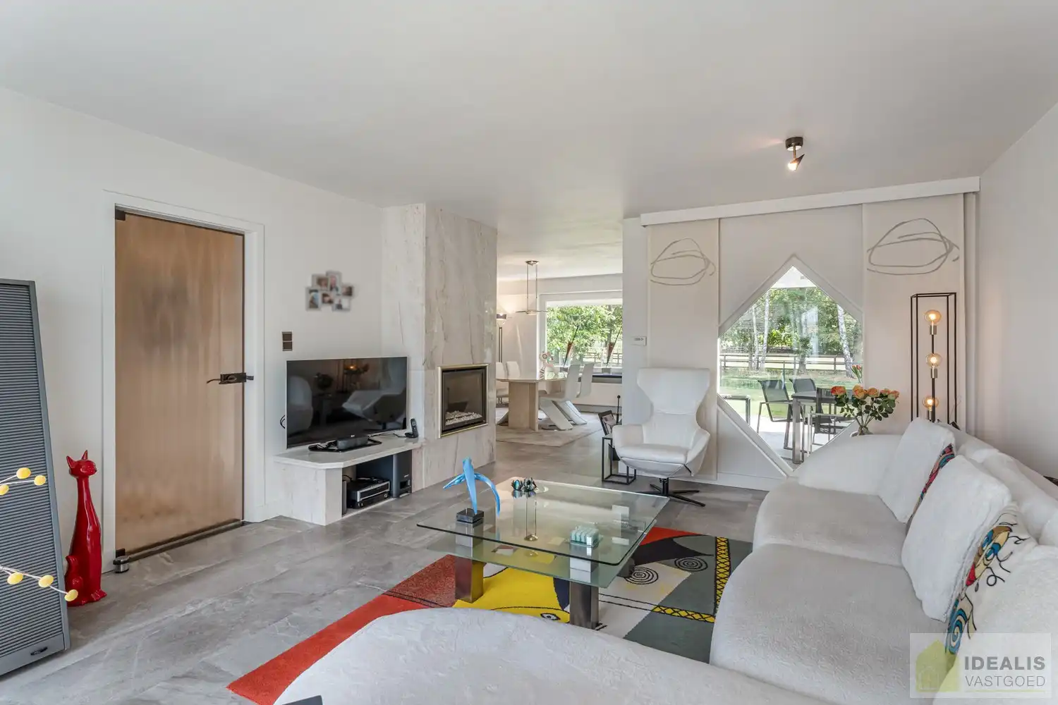 //INVESTERING – NIET VOOR EIGEN GEBRUIK// UITERST GOED ONDERHOUDEN GEZINSWONING OP EEN PRACHTIG, GROEN EN RUSTIG PERCEEL VAN MAAR LIEFST 11A &nbsp;MET LICHTRIJKE WOONKAMER, 3 KNAPPE SLAAPKAMERS, BADKAMER, AFGEWERKTE ZOLDERVERDIEPING EN ONDERGRONDSE GARAGE foto 7