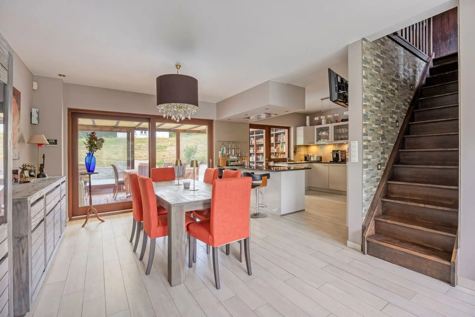 Perfect onderhouden villa in rustige straat foto 8