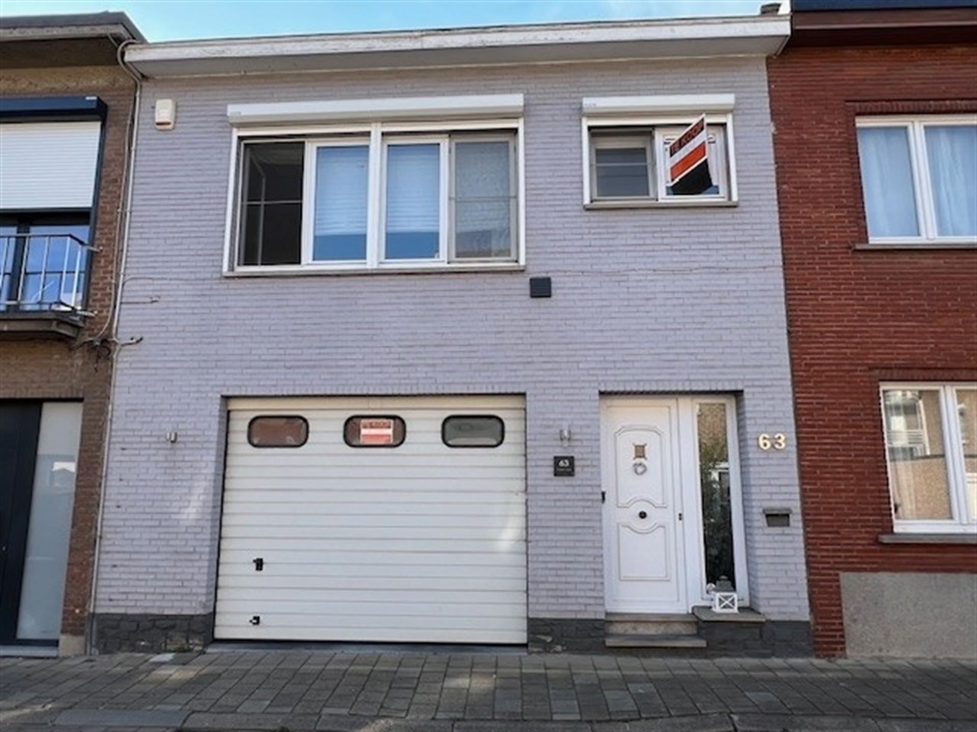 Bel-etage woning met ruime garage  en 2 badkamers! foto {{pictureIndex}}