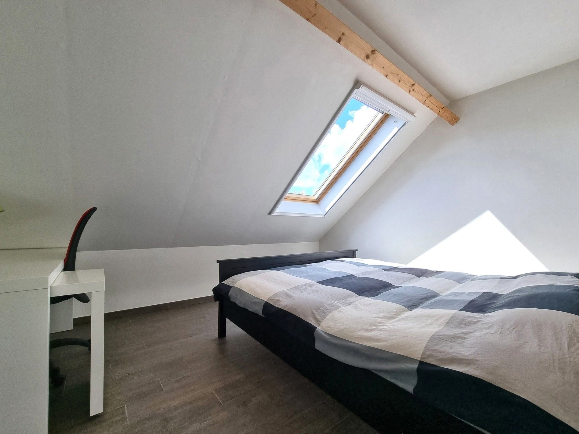 Handelsgelijkvloers met triplex-appartement in het hartje van Pamel foto 21