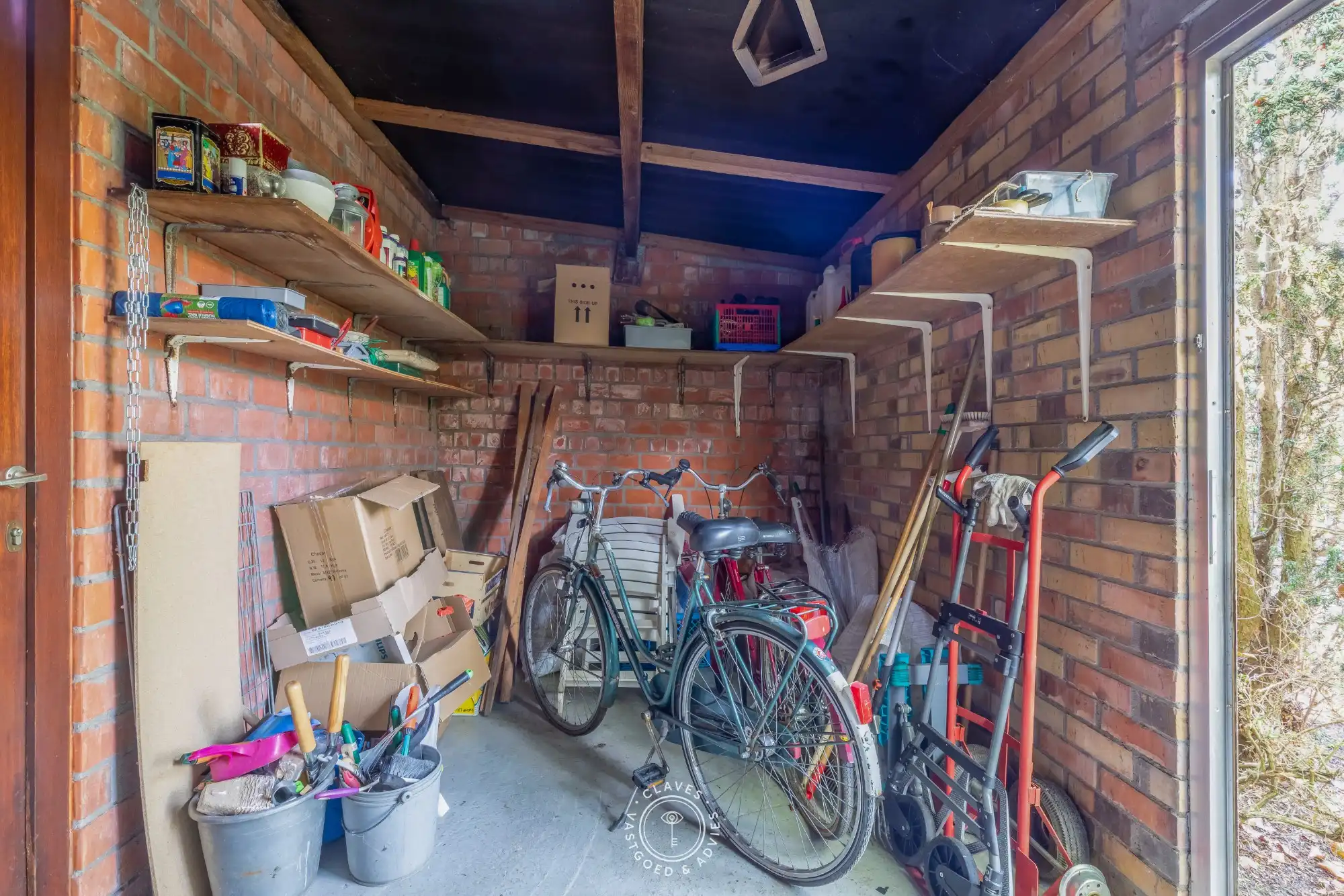 Gezellige gezinswoning met achteruitweg foto 11