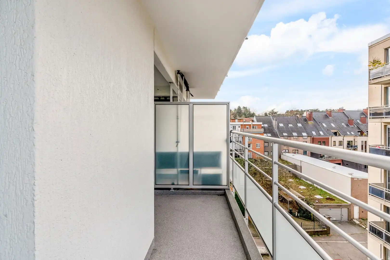 Aangenaam appartement met balkon, vlak bij het centrum van Genk foto 16