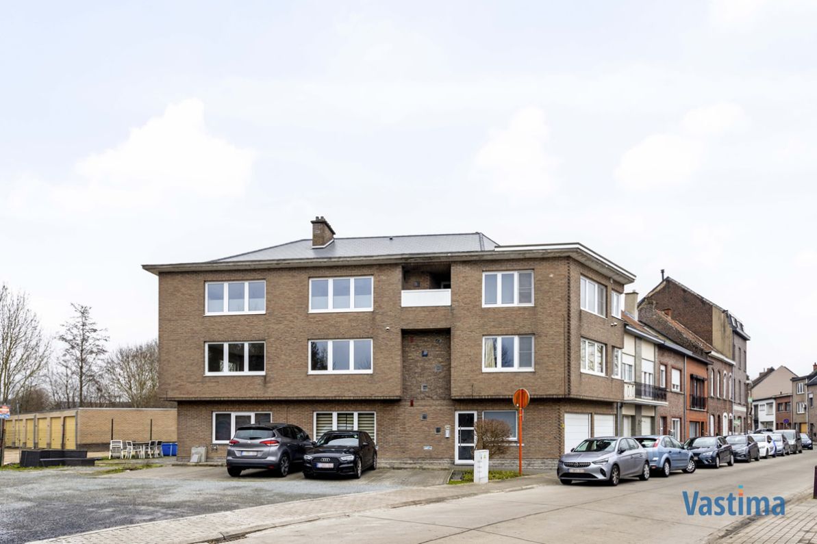 Ruim appartement met 2 slaapkamers en garage in rustige stadsrand foto 1