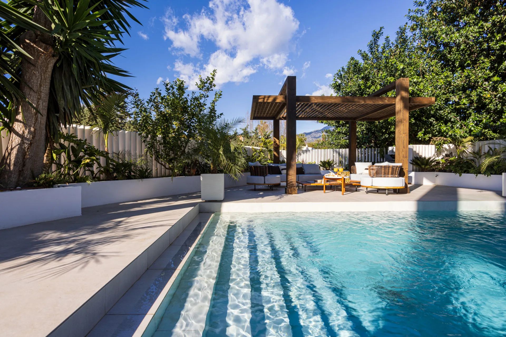 Ervaar ultieme luxe: exclusieve villa met infinity pool en panoramisch uitzicht in Nueva Andalucia foto 25