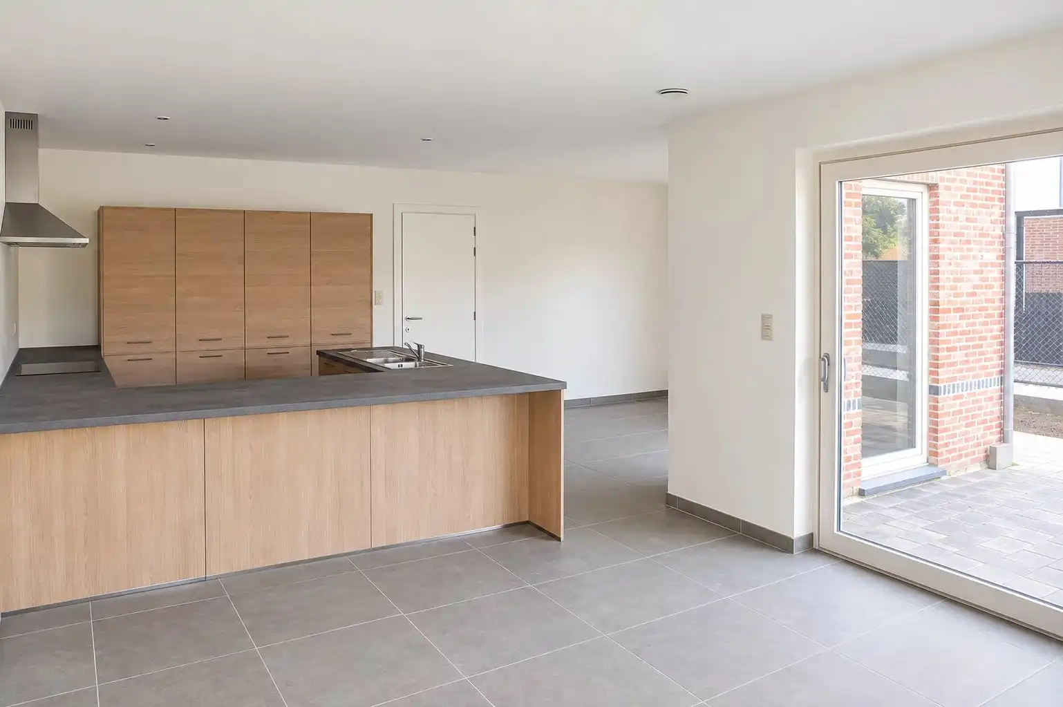VERRASSEND RUIMEWONING MET 3 SLPK'S  MET ZONNEPANELEN OP CENTRALE LIGGING IN LUMMEN foto 2
