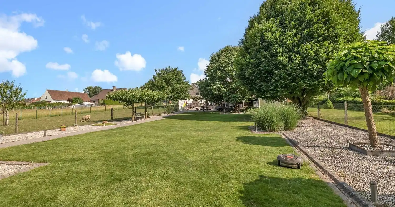 Unieke eigendom met villa, zalige tuin, werkplaats en talrijke mogelijkheden in Okegem foto 5