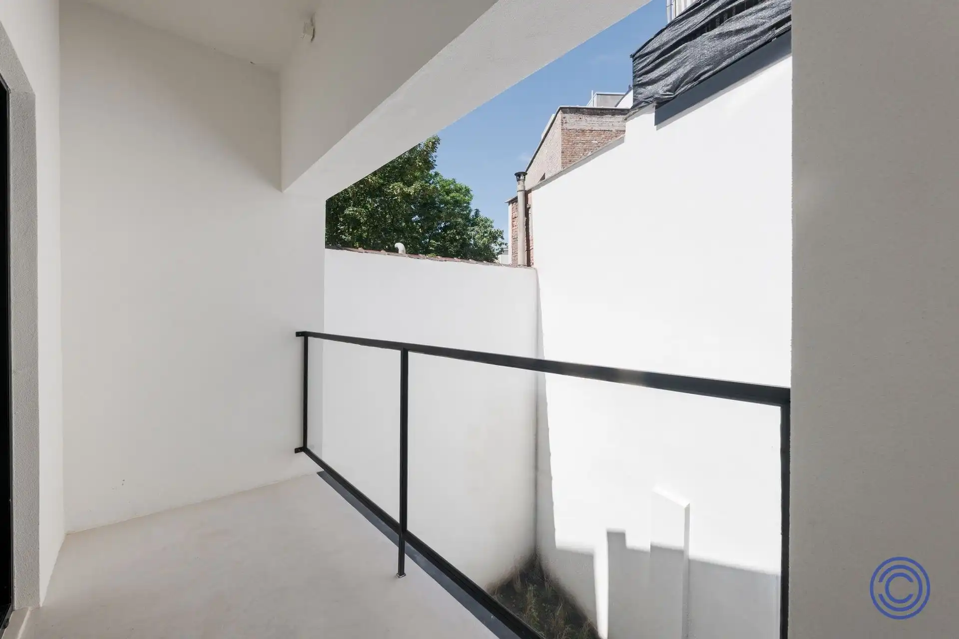 KIJKDAG 11/07: Stijlvol wonen nabij de Marnixplaats – luxueus gerenoveerd appartement met terras! foto 2