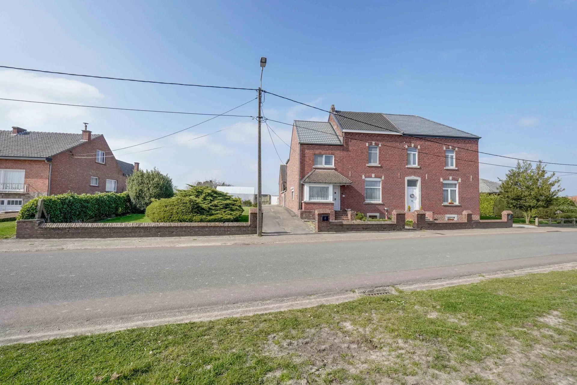 Te renoveren, landelijk gelegen woning/ projectgrond foto 2