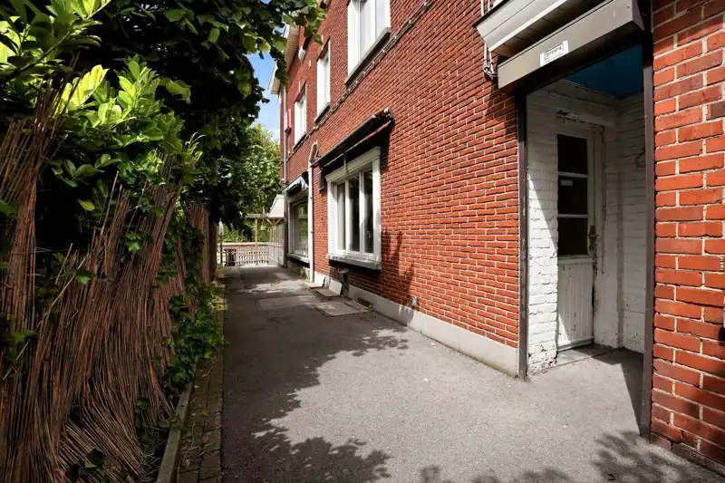 Commercieel pand met woonst en feestzaal op zichtbare locatie te Tielt 🏠 foto 12