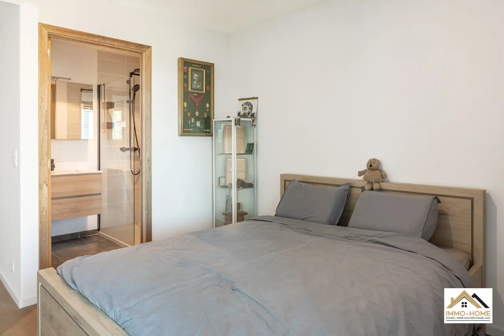 Instapklaar modern appartement met autostaanplaats foto 12